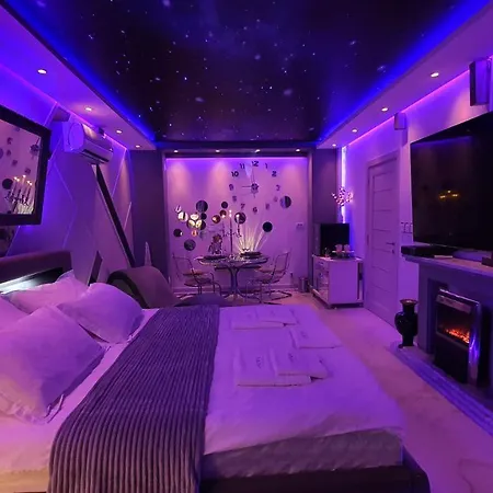 Aurora Lux Smart Apartment *