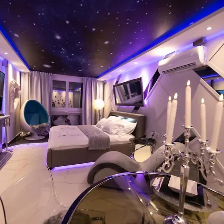 Aurora Lux Smart Apartment *